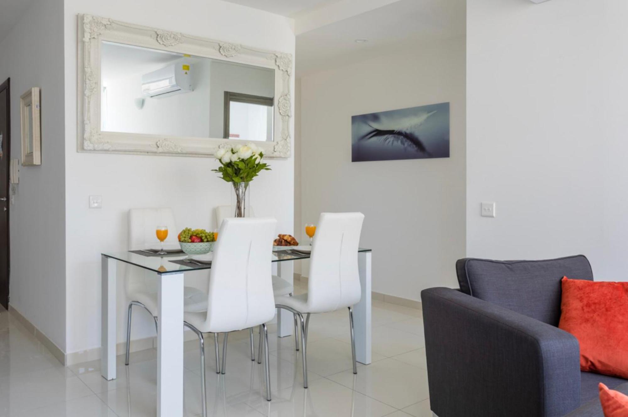 Saint Julian - Lovely Apartment With Terrace - Cityapartmentstay San Giuliano Esterno foto