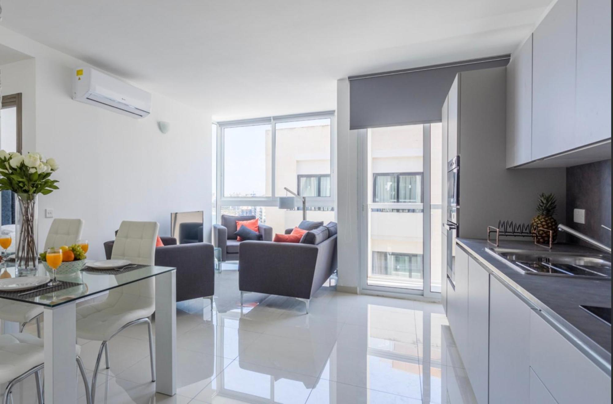 Saint Julian - Lovely Apartment With Terrace - Cityapartmentstay San Giuliano Esterno foto