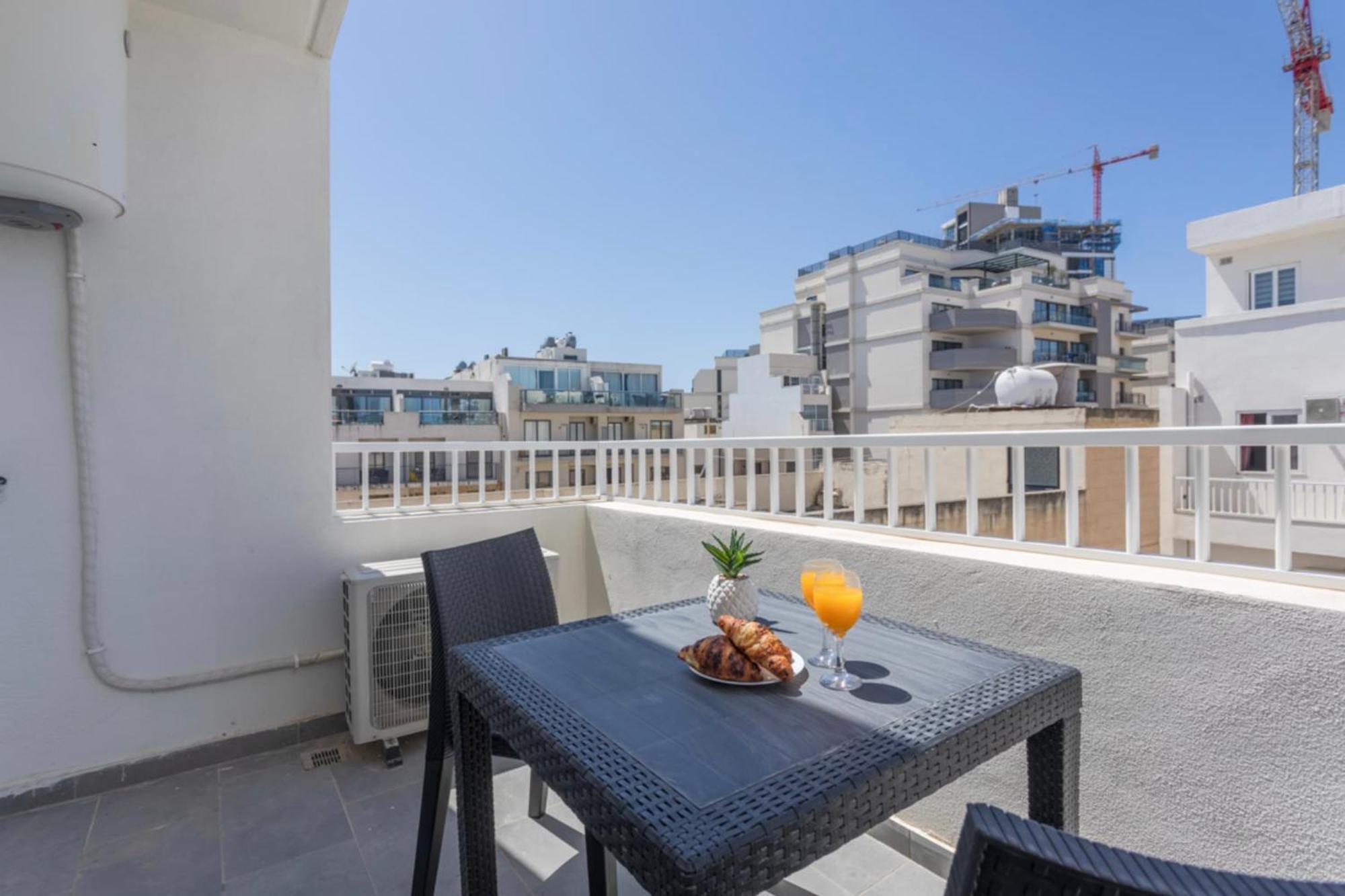 Saint Julian - Lovely Apartment With Terrace - Cityapartmentstay San Giuliano Esterno foto